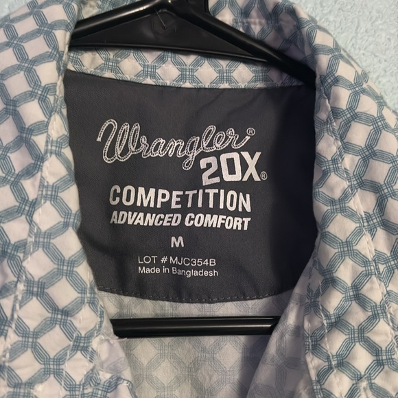 Wrangler button up. Medium. Like new! - Picture 3 of 3